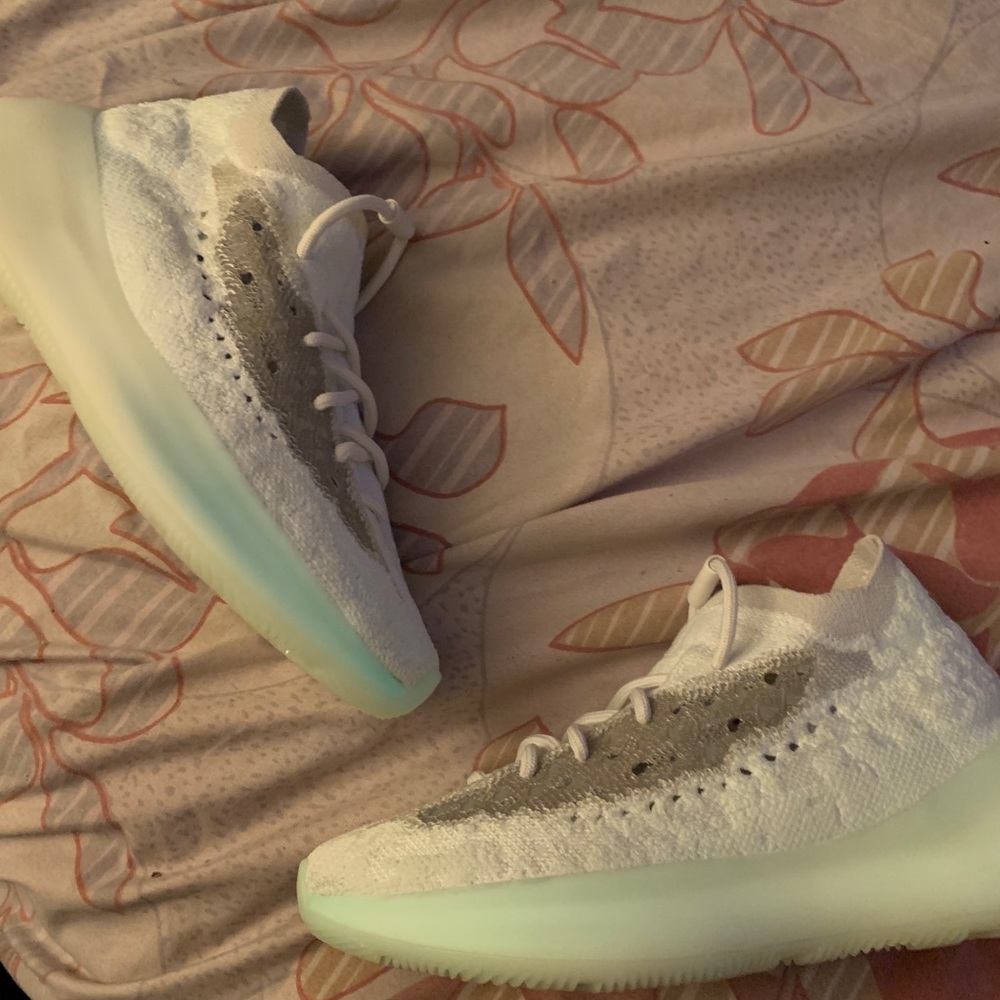 YEEZY 380 6.5 GLO LIMITED GLO… - Picture 5 of 15